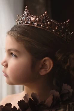 HER ROYAL MAJESTY CROWN 15 HER ROYAL MAJESTY CROWN -Trish Scully 128