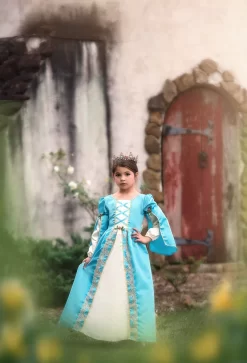 LADY MONTAGUE -Trish Scully 204 6