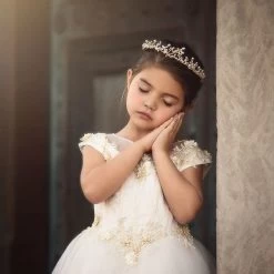 ARABELLA TIARA 7 ARABELLA TIARA -Trish Scully 2 0fe36bf9 f3a6 489a 8bd8 6b95eaad4e43